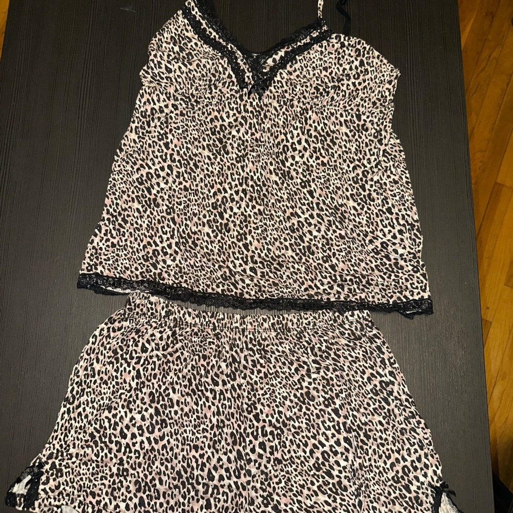 Leopard Print Women's Sleepwear Set Size Medium